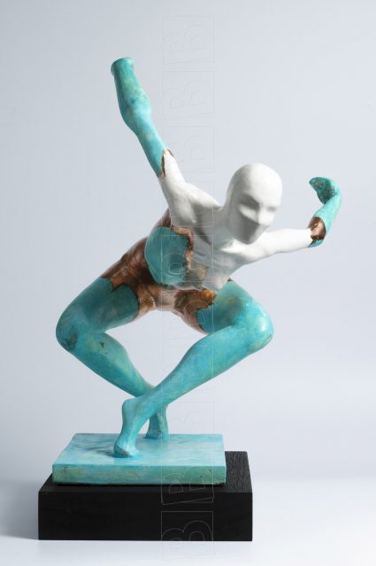 Beeld van dansende vrouw