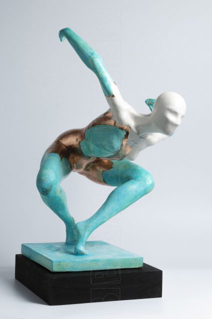 Beeld van dansende vrouw