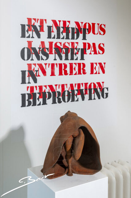 Sculpture of a monk with his hood over his head turning onto a sexy woman. By Bart van der Voort. Sculptuur van een monnik met een kap over zijn hoofd veranderd in een sexy vrouw.