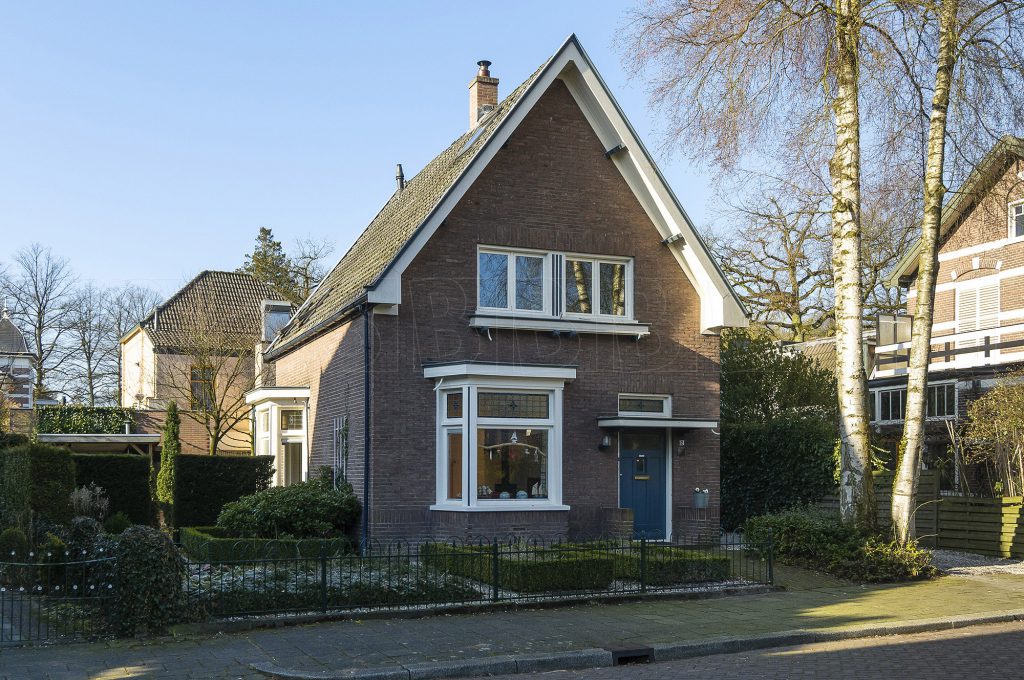 Exterieur van vrijstaand woonhuis.